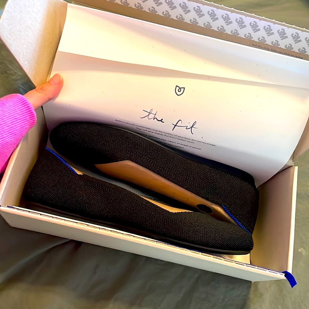 NWT Rothy’s The Flat in black